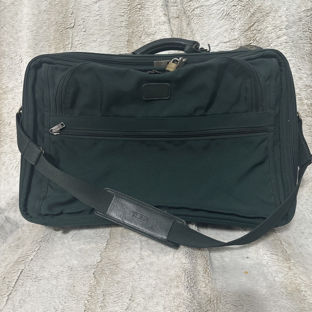 VTG TUMI Green Nylon 232M3 Carry-On Garment Bag 22"x15" w/Shoulder Strap